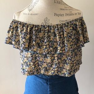 Off the shoulders festival crop top